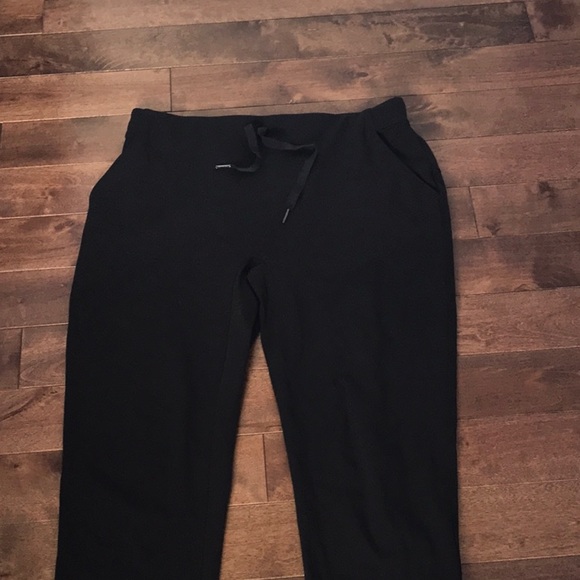 Lululemon Drop Pant- Black- Size 4 - Picture 6 of 13